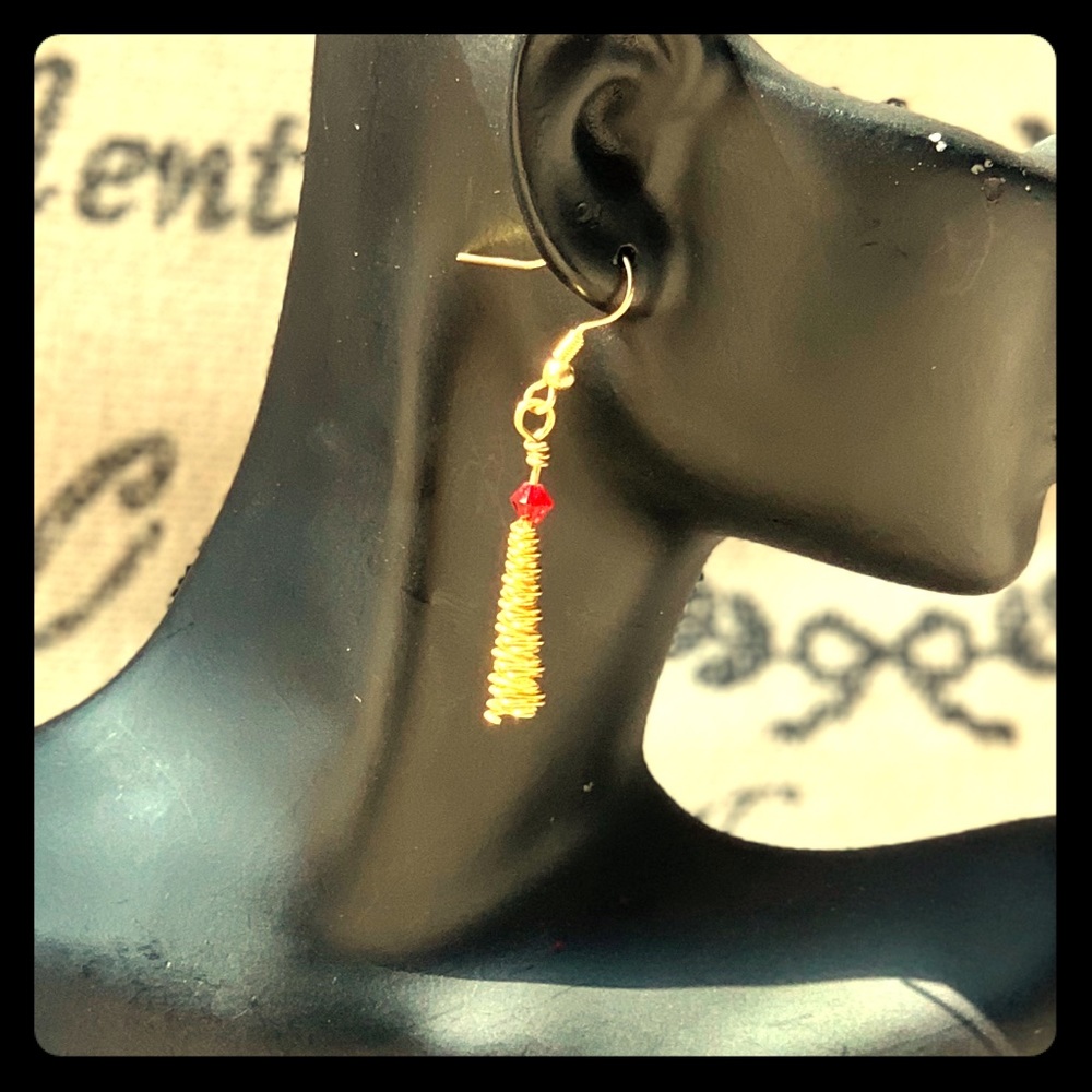 NWT Artisan made Golden wire Dangle Earrings